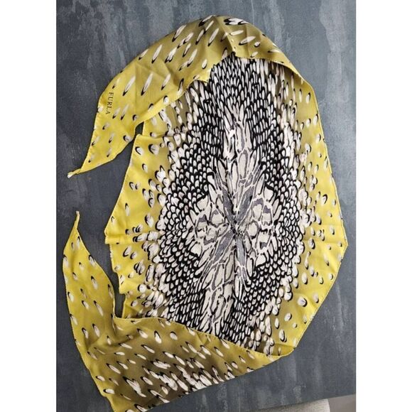 Furla BEAUTIFUL yellow and black diamond scarf (PF) - Picture 1 of 6